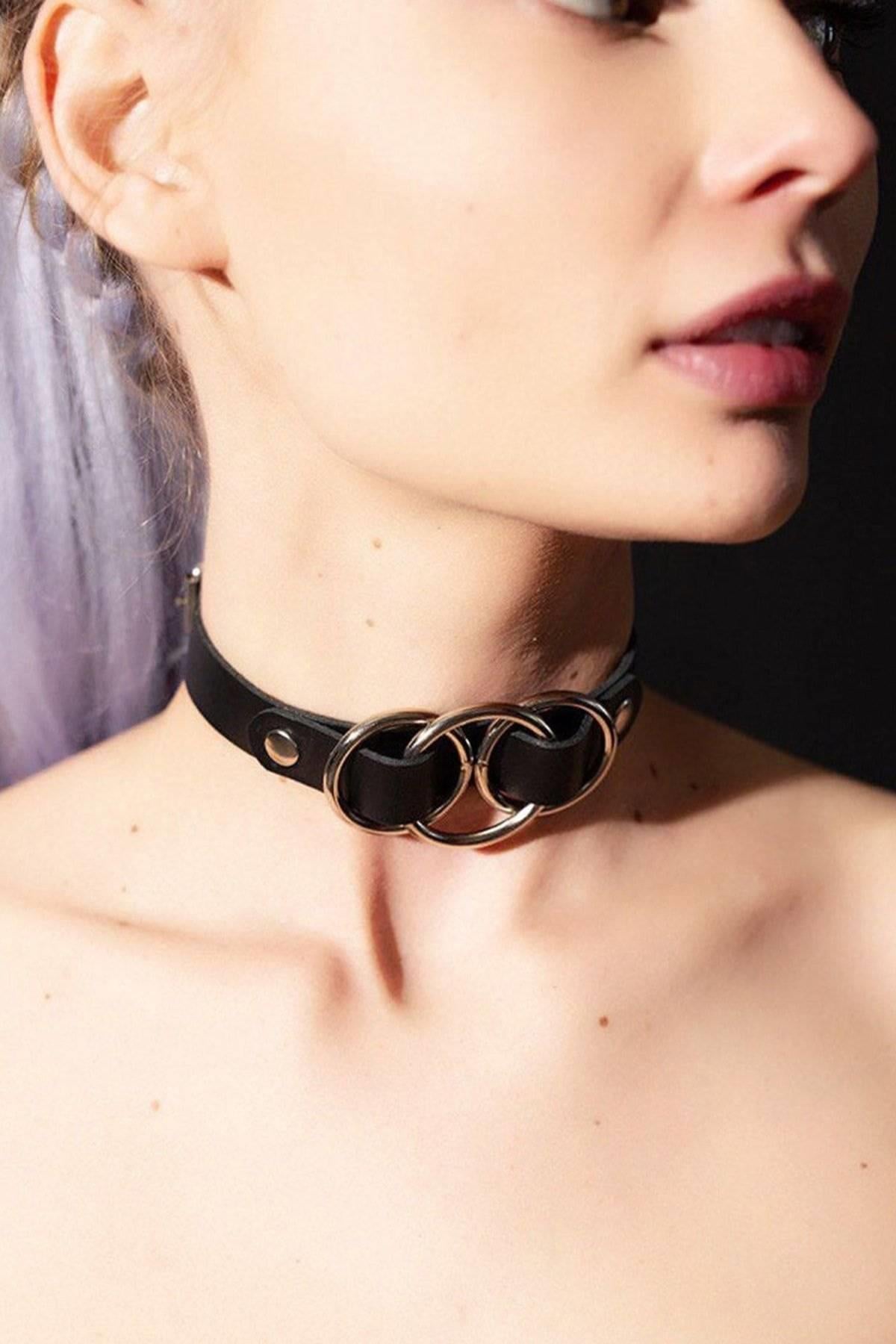 Lederharnisch Damen Accessoire mit Mittelteil Doppelring 019