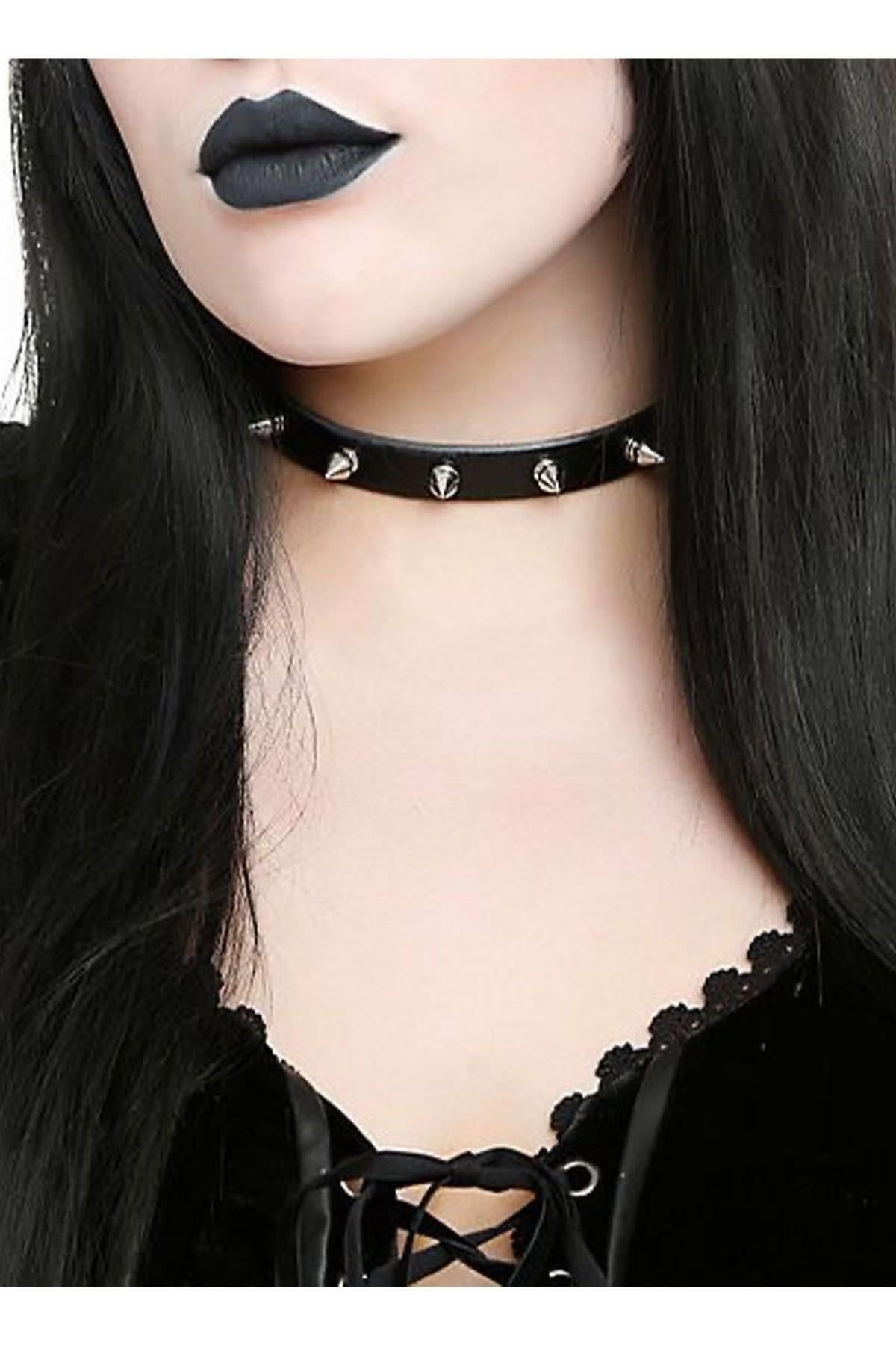 Mit Nieten besetztes Hals-Accessoire aus Leder für Damen 0295