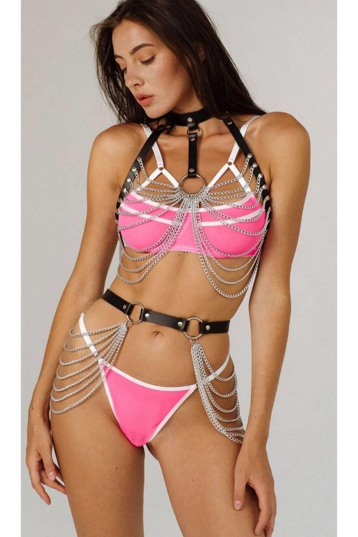 Stilvolles Nachthemd-Set aus Leder mit Kette über Taille und Brust 700743