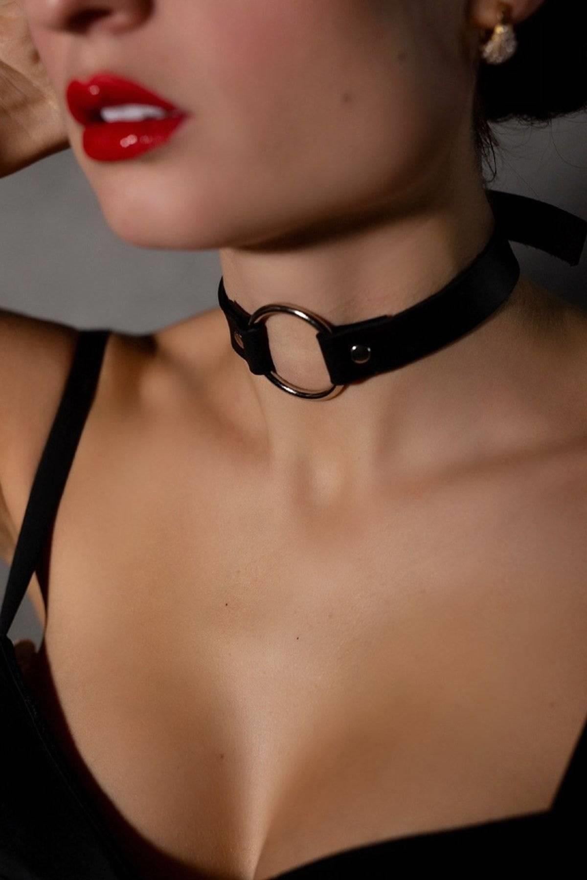 Damen Halsgürtel mit Harnisch Leder Mittelring 09