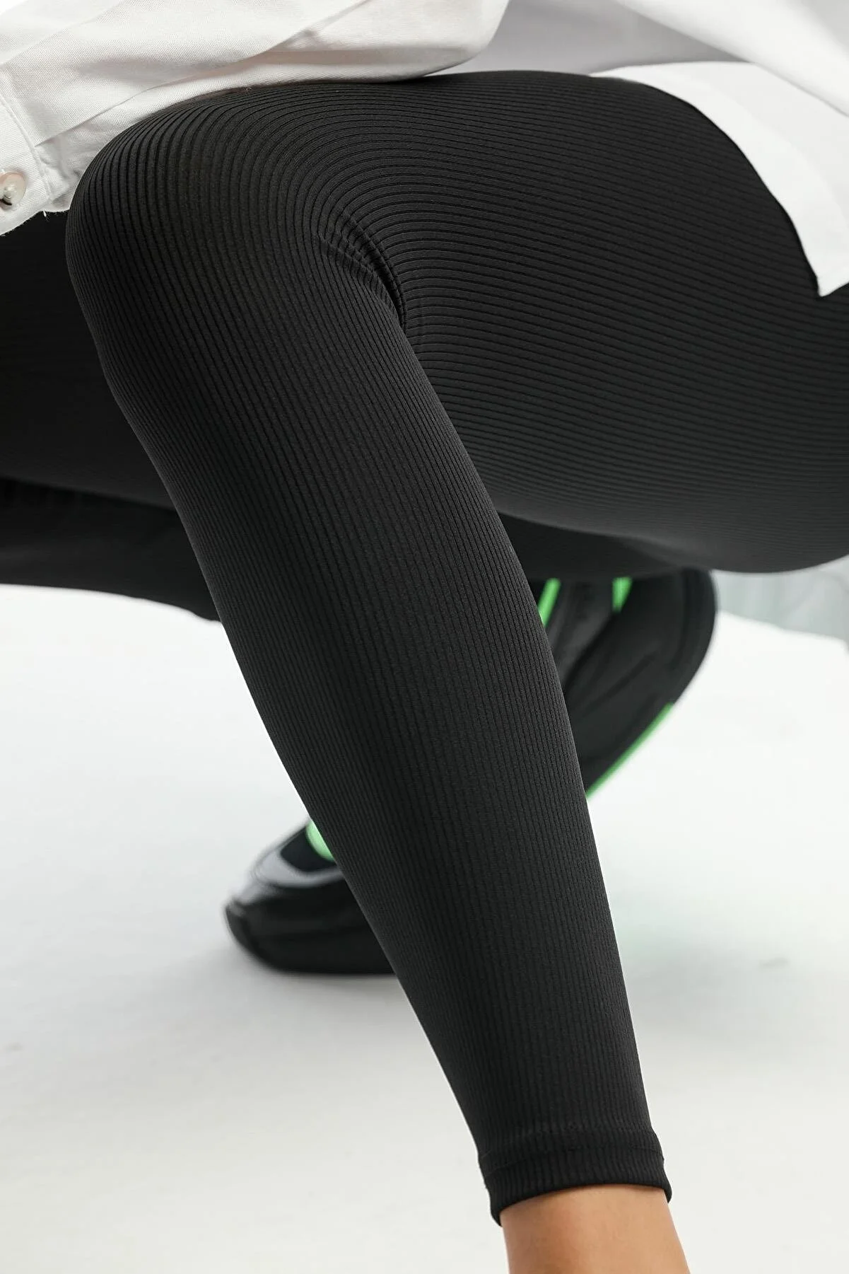Schwarze gerippte Leggings mit hoher Taille 0608