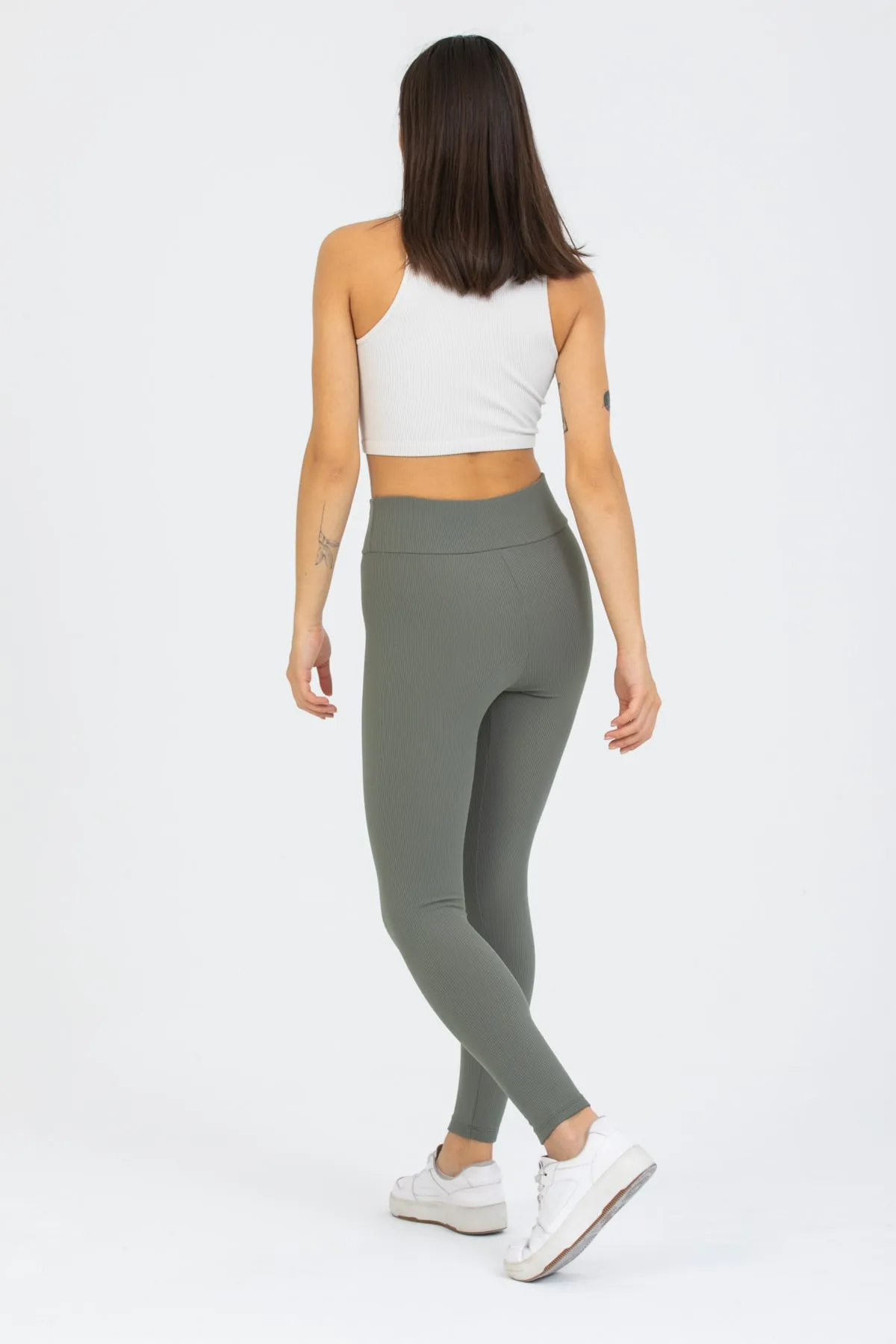 Khakifarbene gerippte Leggings mit hoher Taille 0608