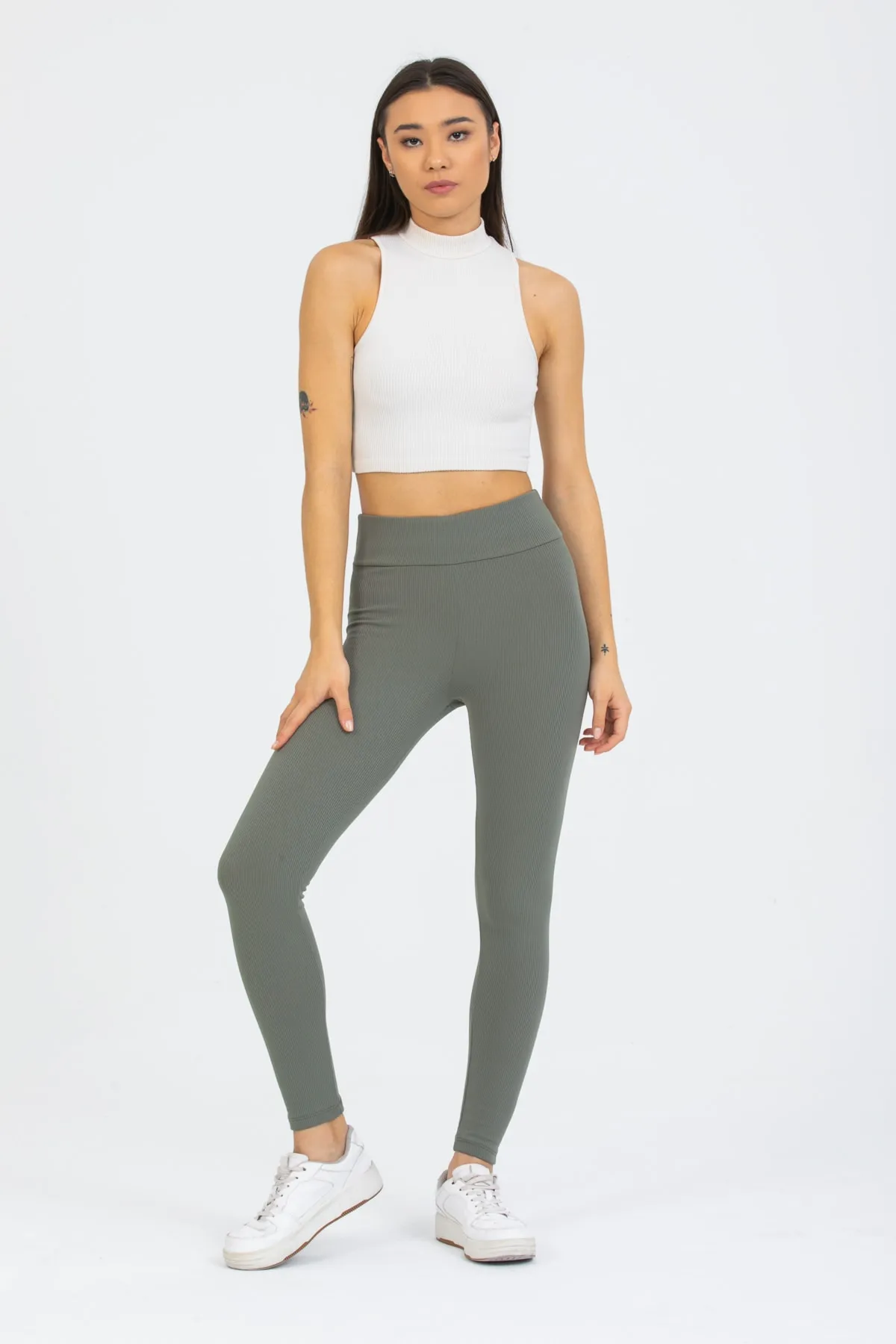 Khakifarbene gerippte Leggings mit hoher Taille 0608