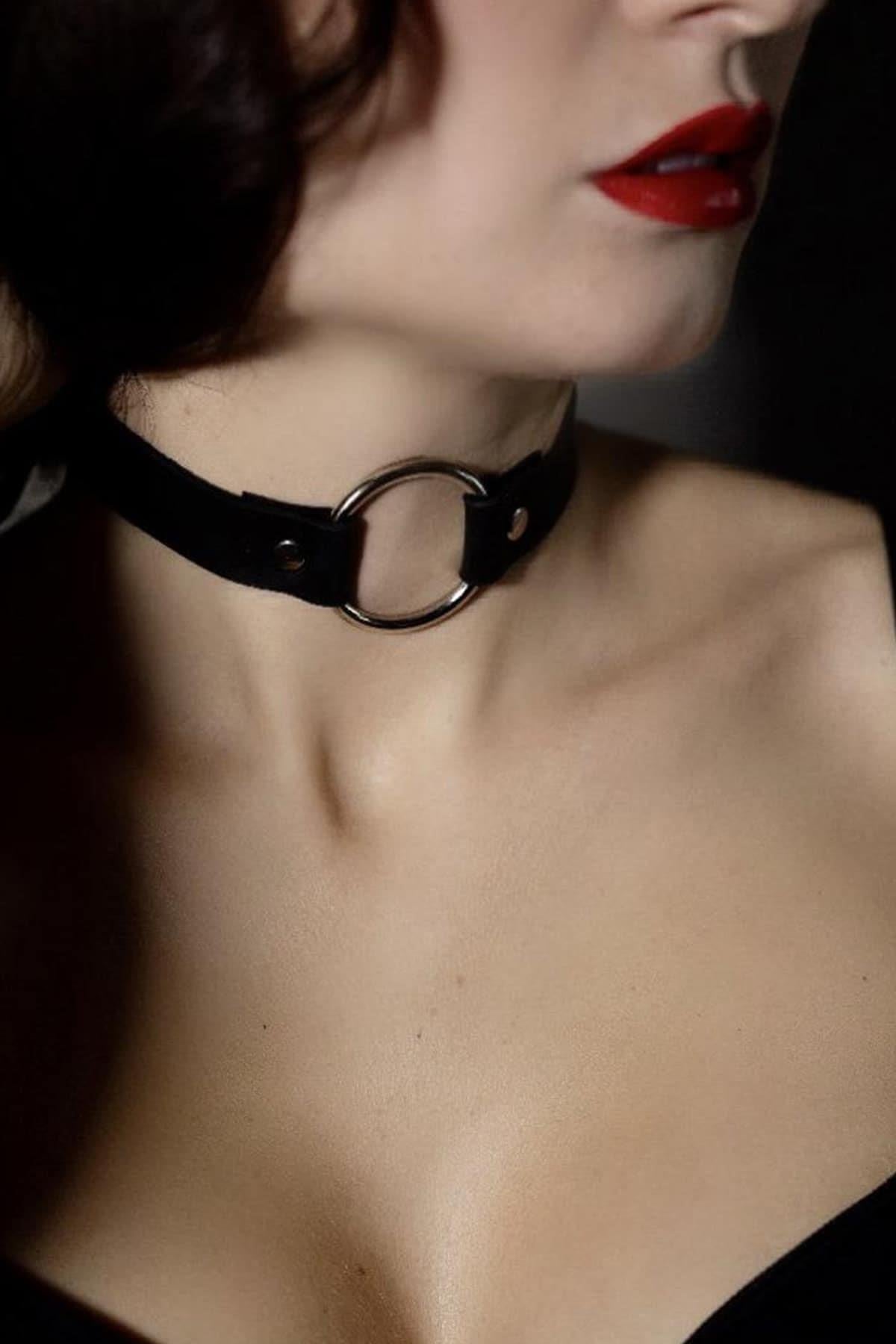 Sexy Lederaccessoire mit Krawatte H09