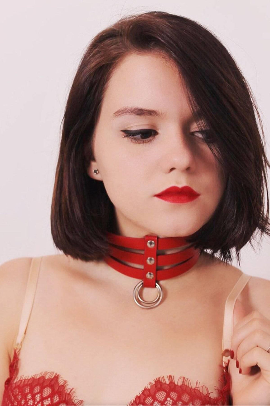 Damen Accessoire 025 Dreireihig mit Halsteil und Ring verziert 